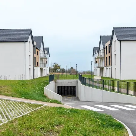 Appartement 3 04 Avec Jardin Et Parking Prive *