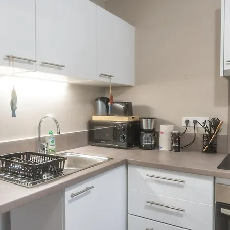 Apartment 3 04 Avec Jardin Et Parking Prive *