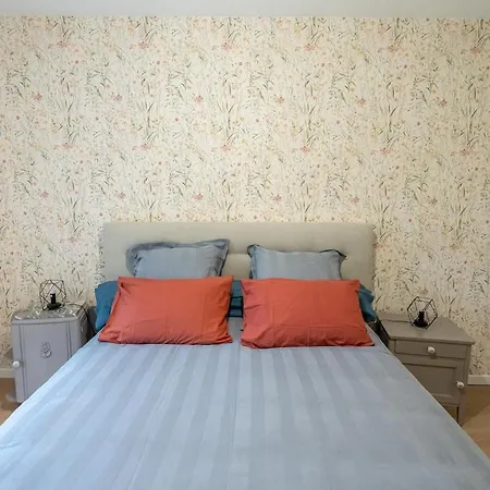 Appartement 3 04 Avec Jardin Et Parking Prive Pinchefalise